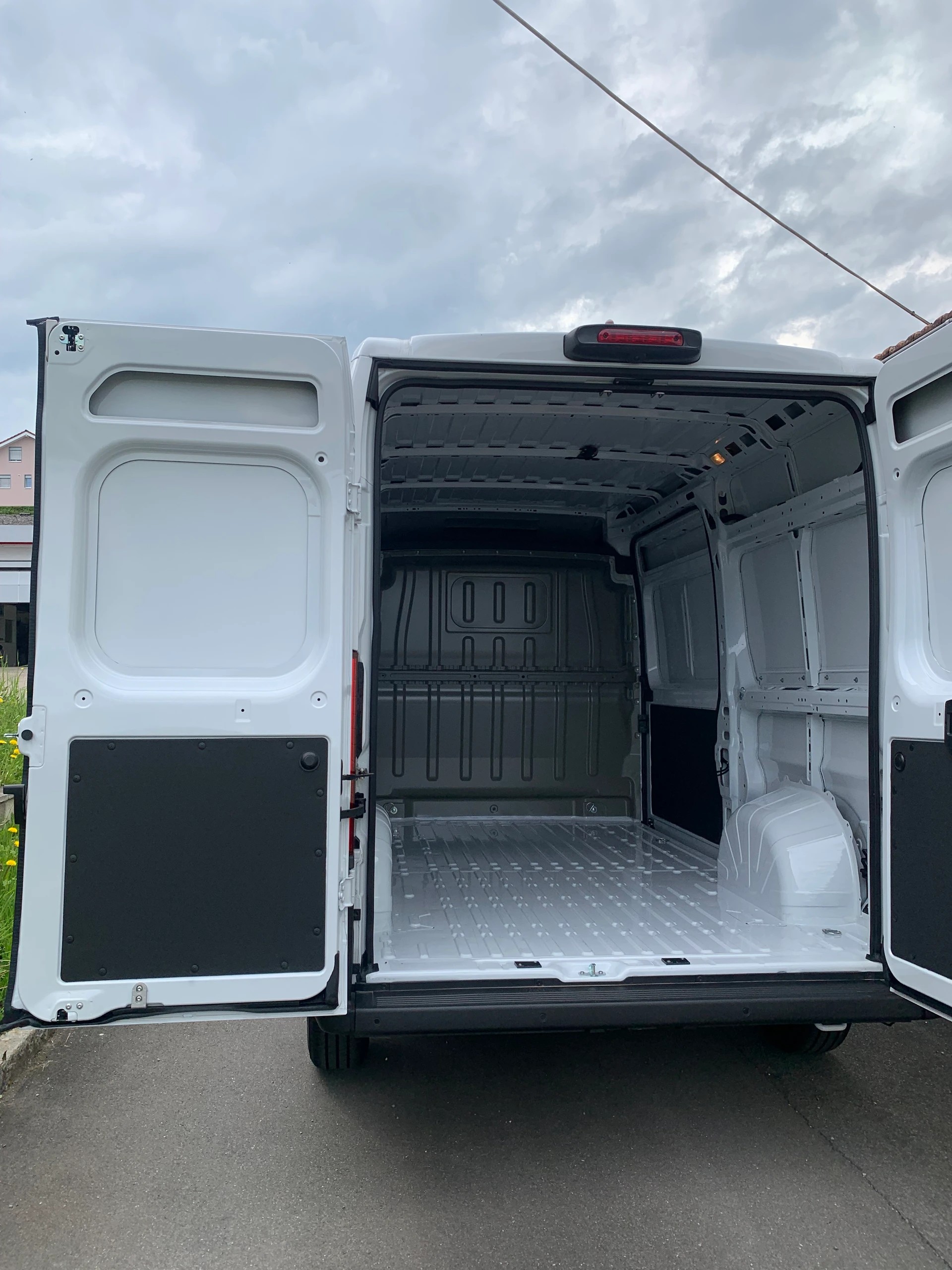 PEUGEOT BOXER 2.2HDi 335 L2H2 EAT8-image-12