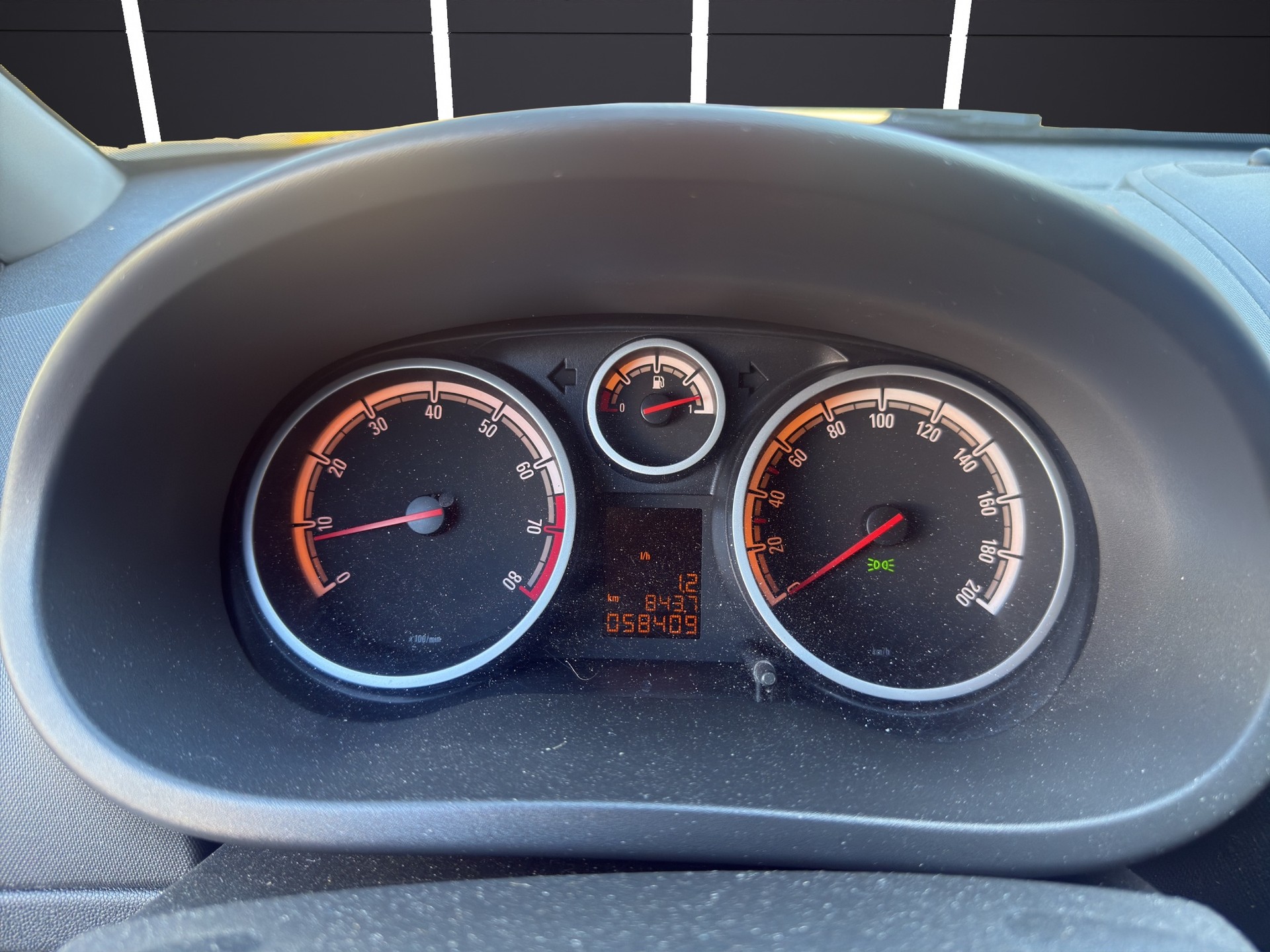 OPEL Corsa 1.4 TP Anniversary-image-15
