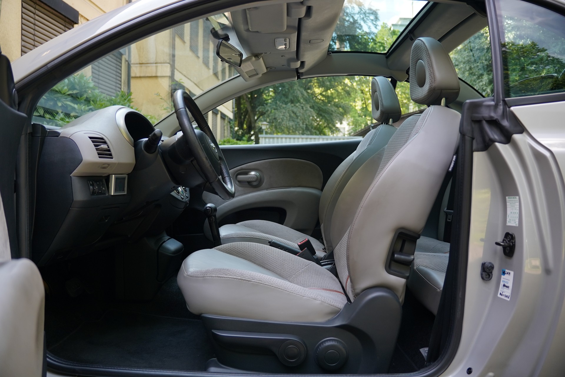 NISSAN Micra C+C 1.6 tekna-image-13