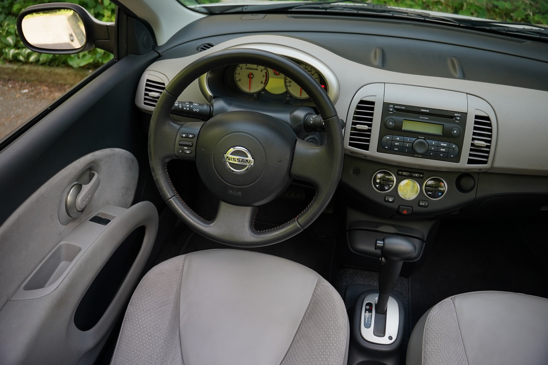 NISSAN Micra C+C 1.6 tekna-image-19