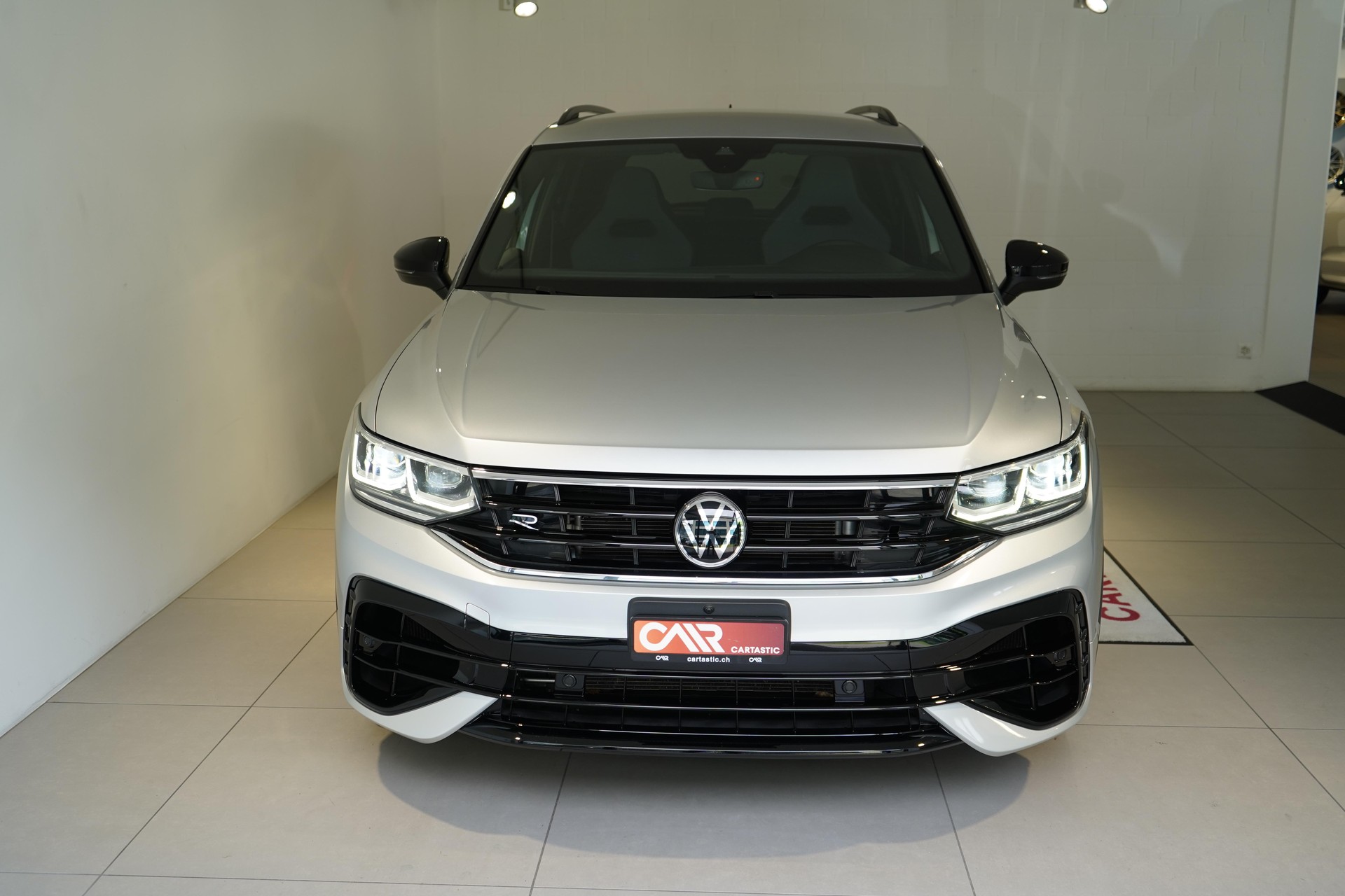 VW Tiguan 2.0 TSI R DSG-showroom-element-1