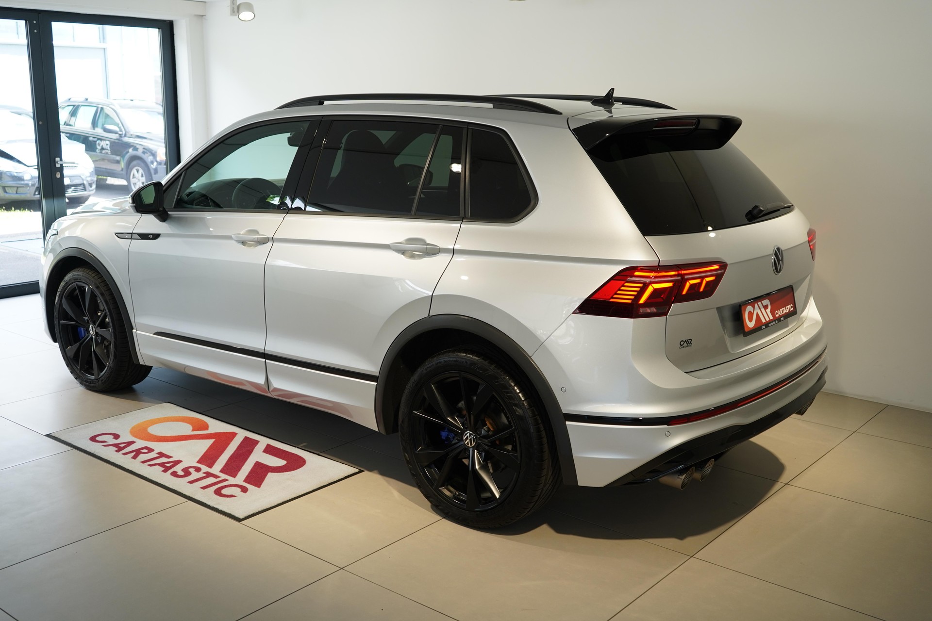 VW Tiguan 2.0 TSI R DSG-showroom-element-2