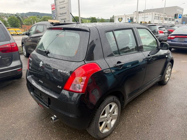 SUZUKI Swift 1.3i 16V GL Top 4x4-image-4