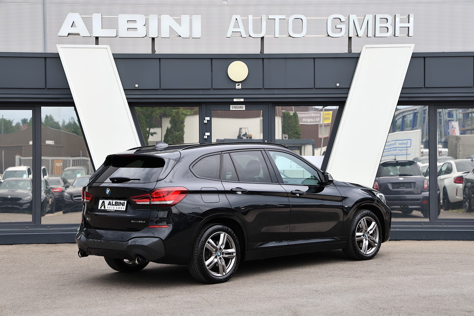 BMW X1 xDrive 25d M Sport Steptronic-showroom-element-3