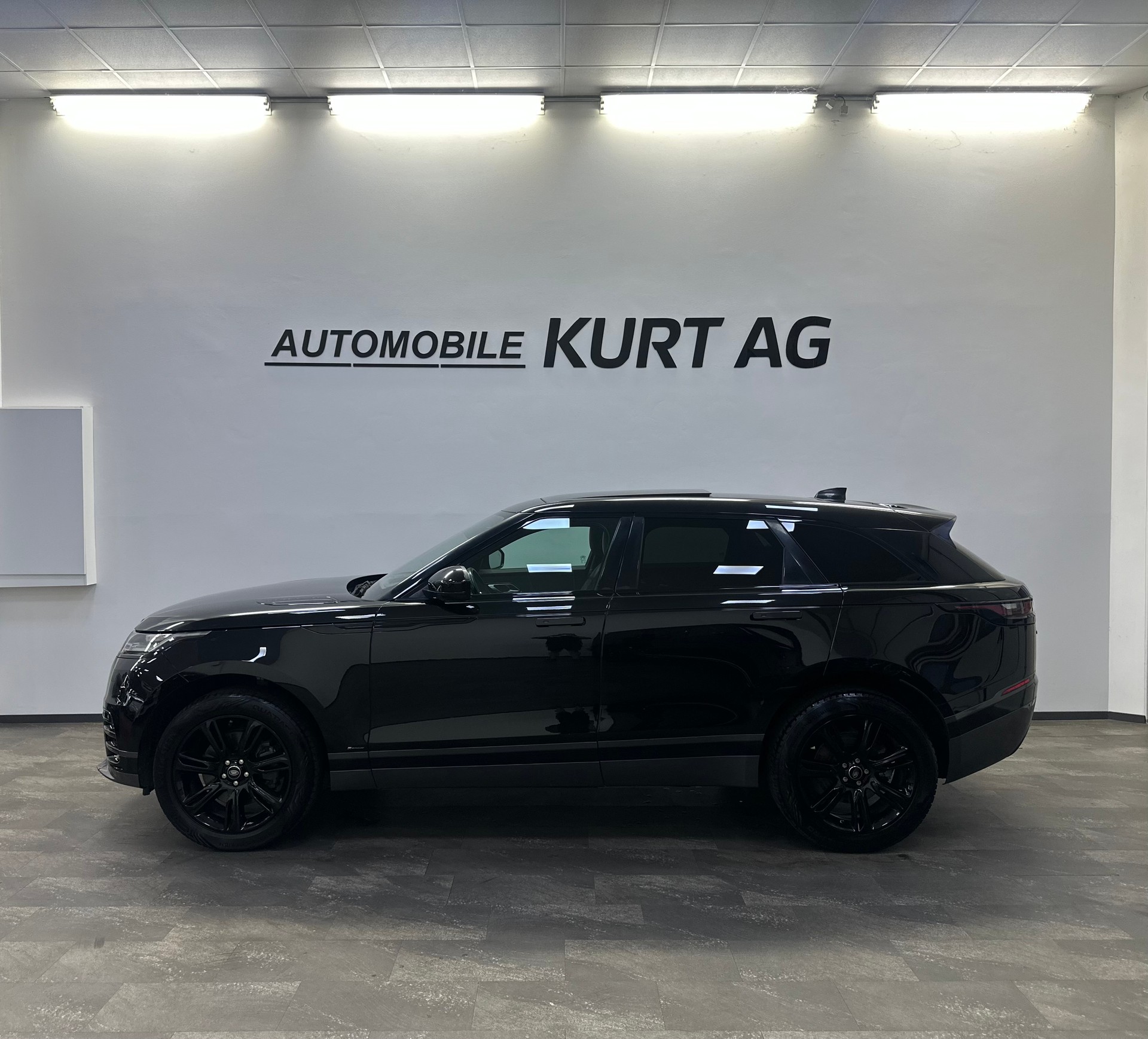 LAND ROVER Range Rover Velar P 300 SE Automatic-showroom-element-2