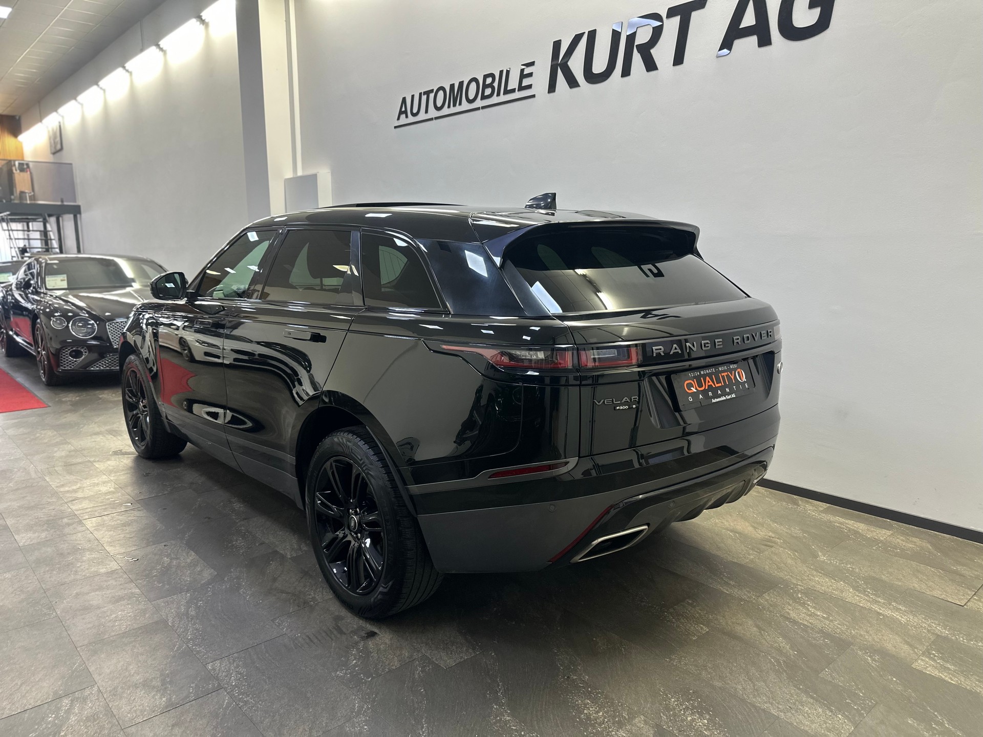 LAND ROVER Range Rover Velar P 300 SE Automatic-showroom-element-3