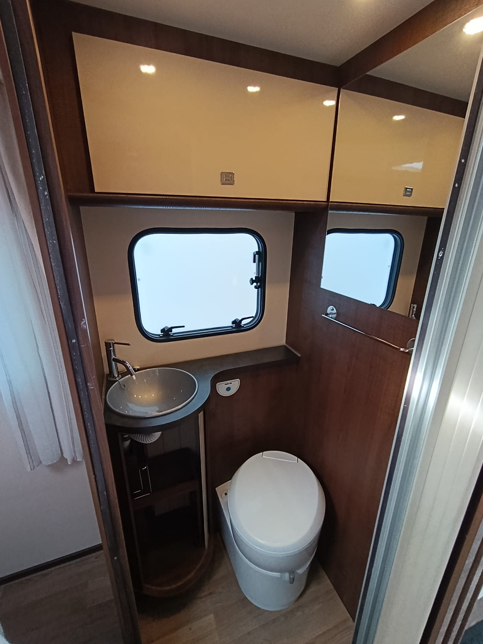 XGO 250*** Ihr Traum vom Wohnmobil jetzt zu einem unschlagbaren Preis-Leistungs-Verhältnis***** Königsbett und Hubbett***-image-17