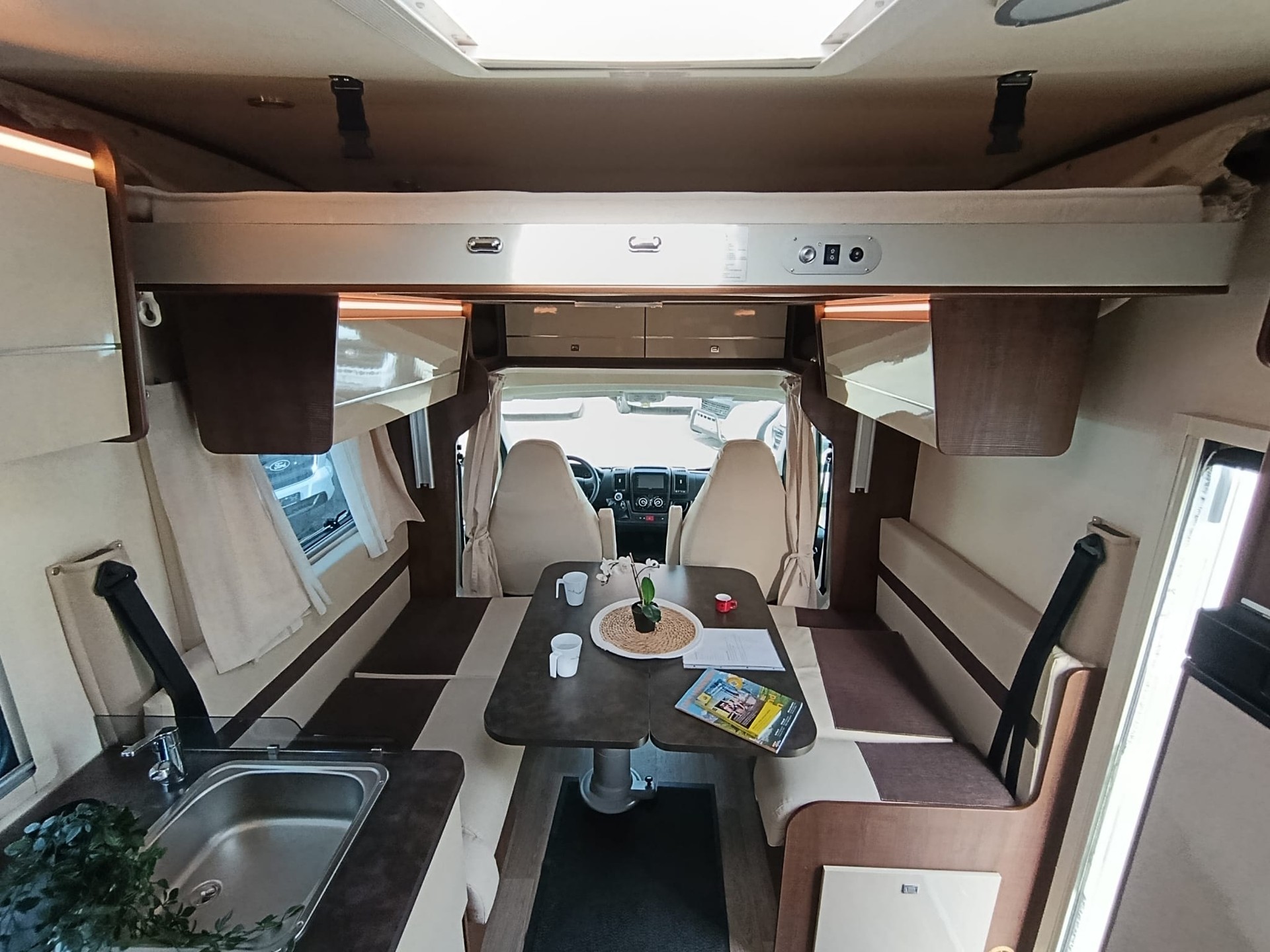 XGO 250*** Ihr Traum vom Wohnmobil jetzt zu einem unschlagbaren Preis-Leistungs-Verhältnis***** Königsbett und Hubbett***-showroom-element-1