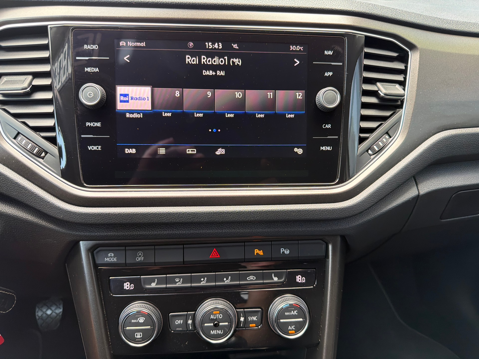 VW T-Roc 1.5 TSI EVO Advance-image-12