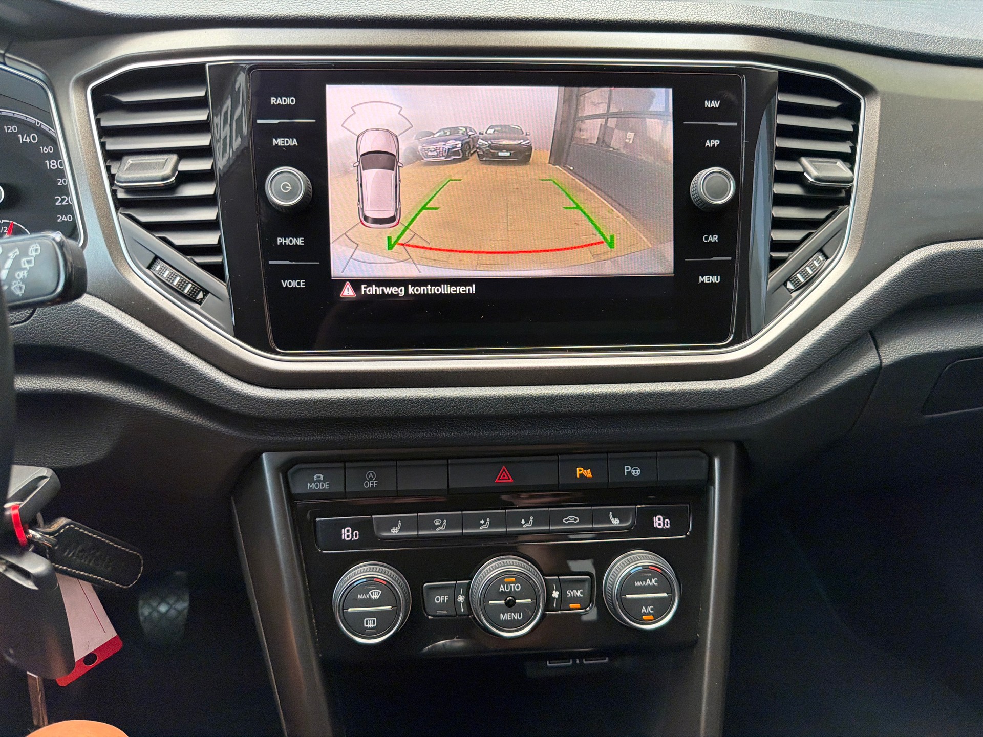 VW T-Roc 1.5 TSI EVO Advance-image-11