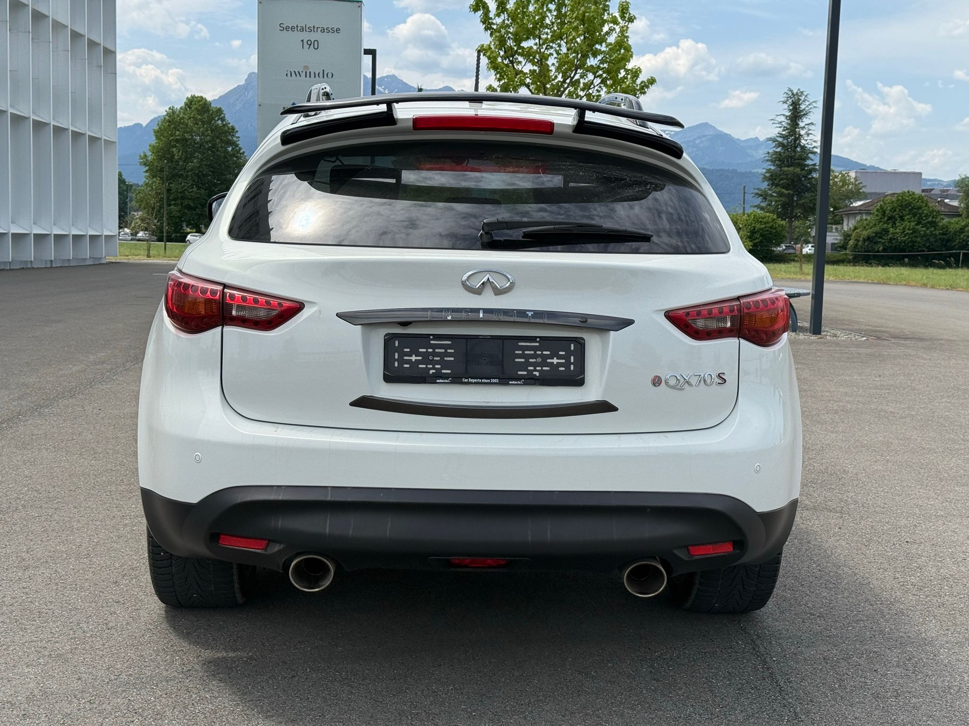 INFINITI QX70 3.7 Ultimate AWD Automatic-image-5