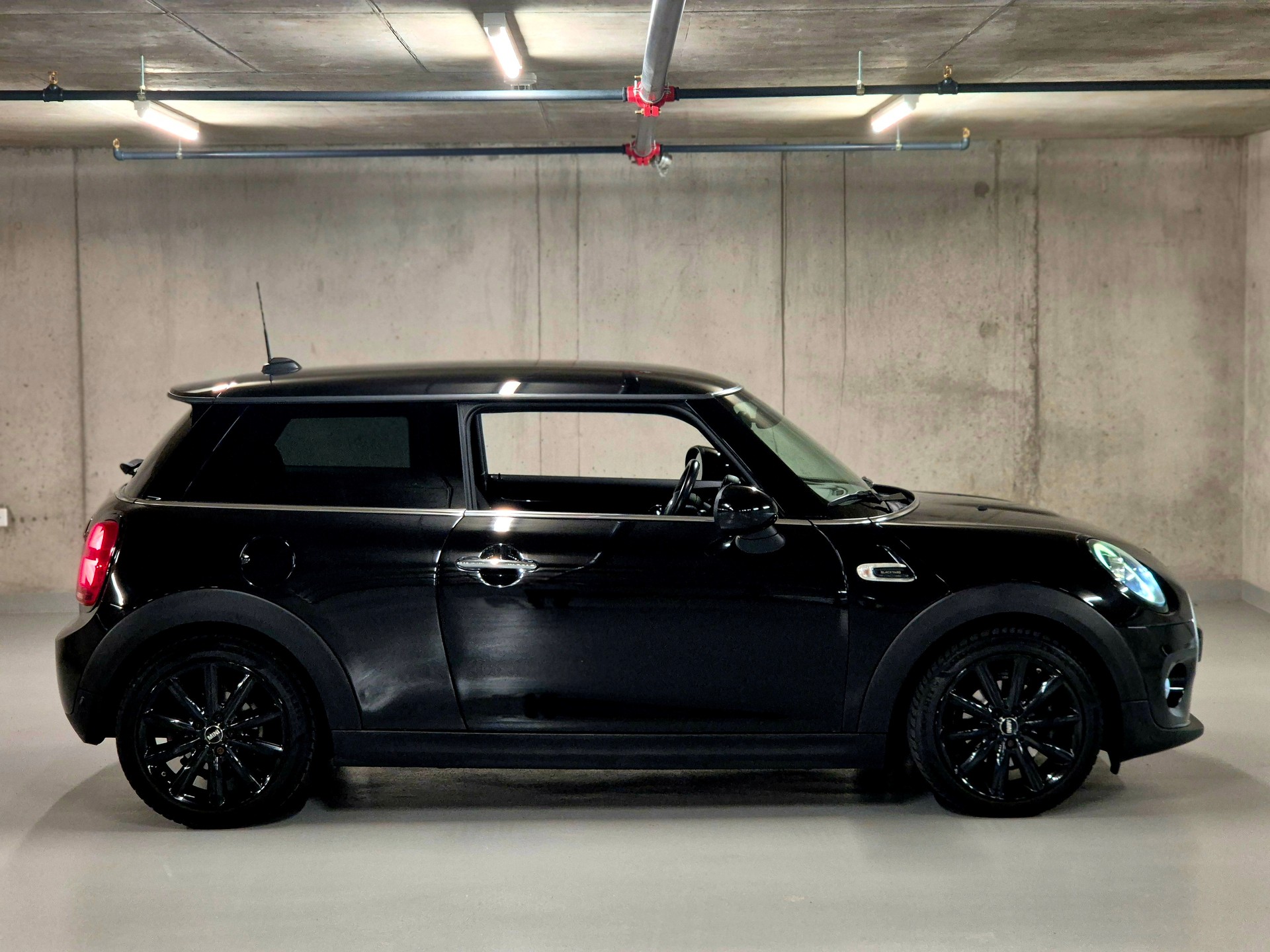 MINI Cooper Blackyard-image-4