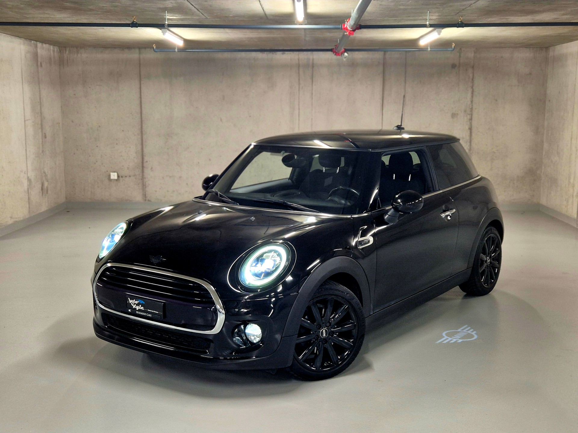 MINI Cooper Blackyard-showroom-element-2