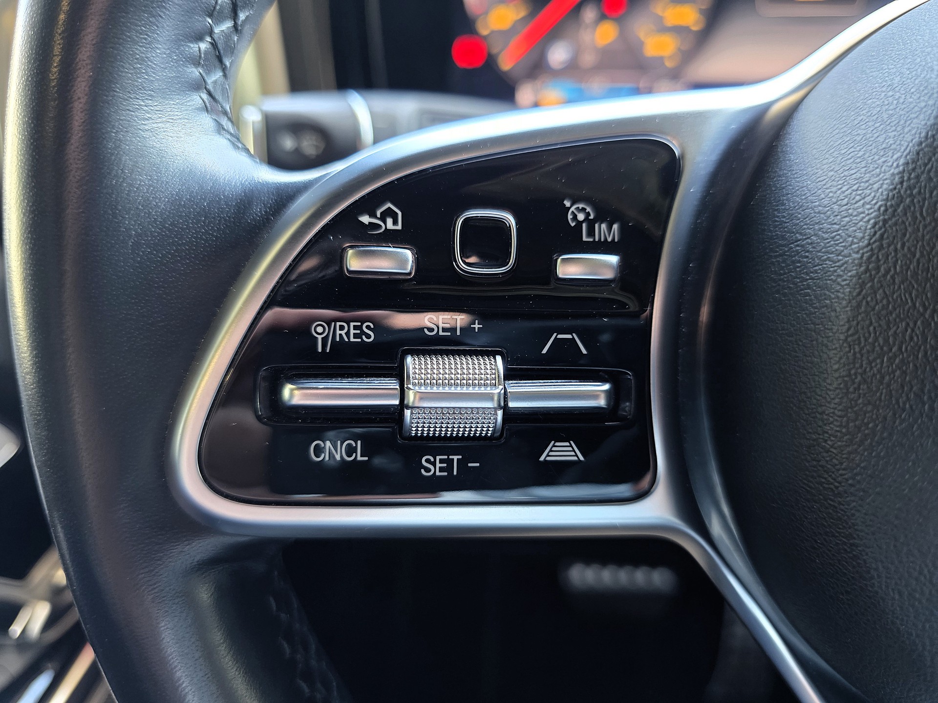 MERCEDES-BENZ G 400 d AMG Line 9G-Tronic-image-11