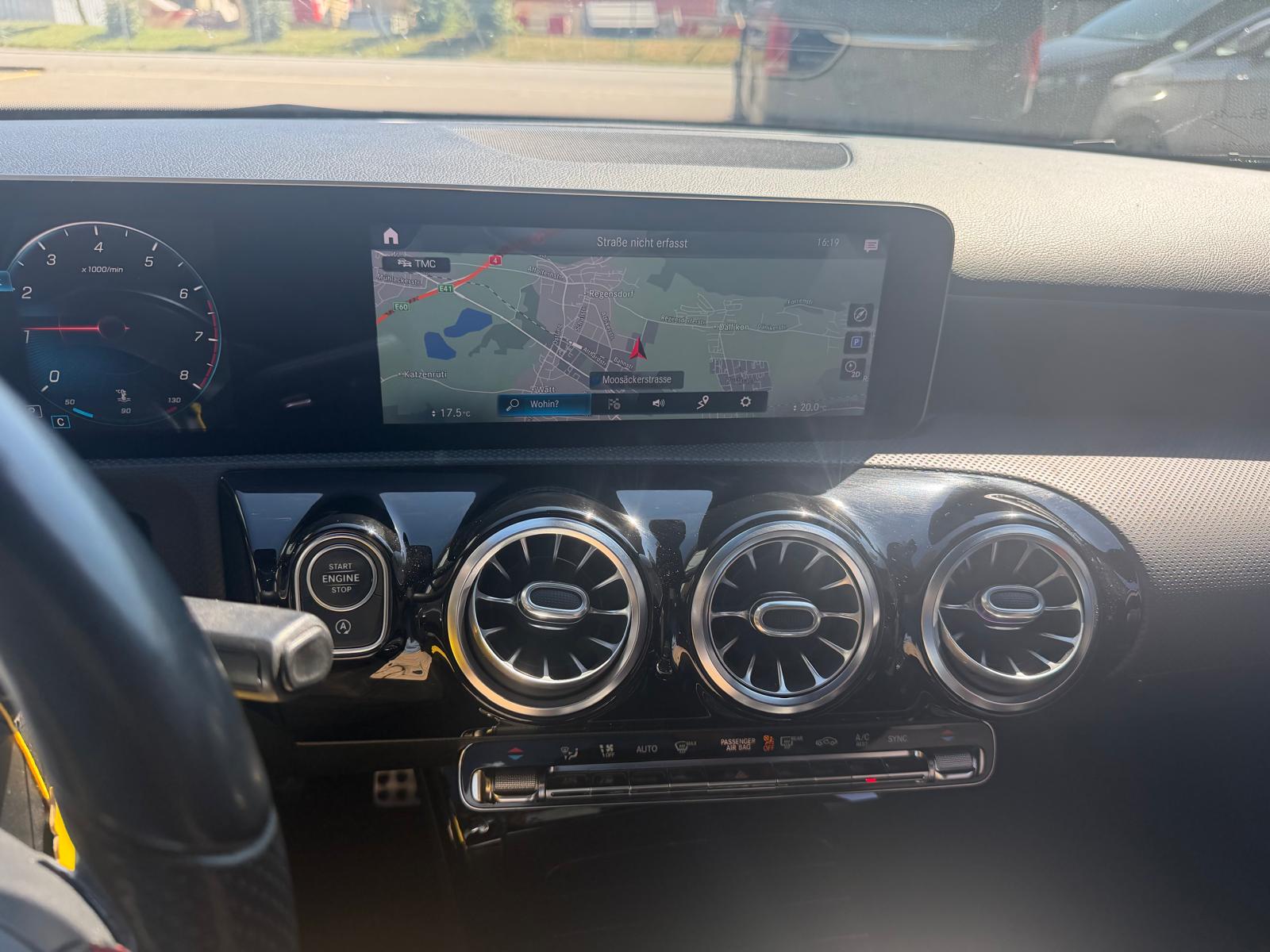 MERCEDES-BENZ A 220 AMG Line 7G-DCT 4Matic-image-10