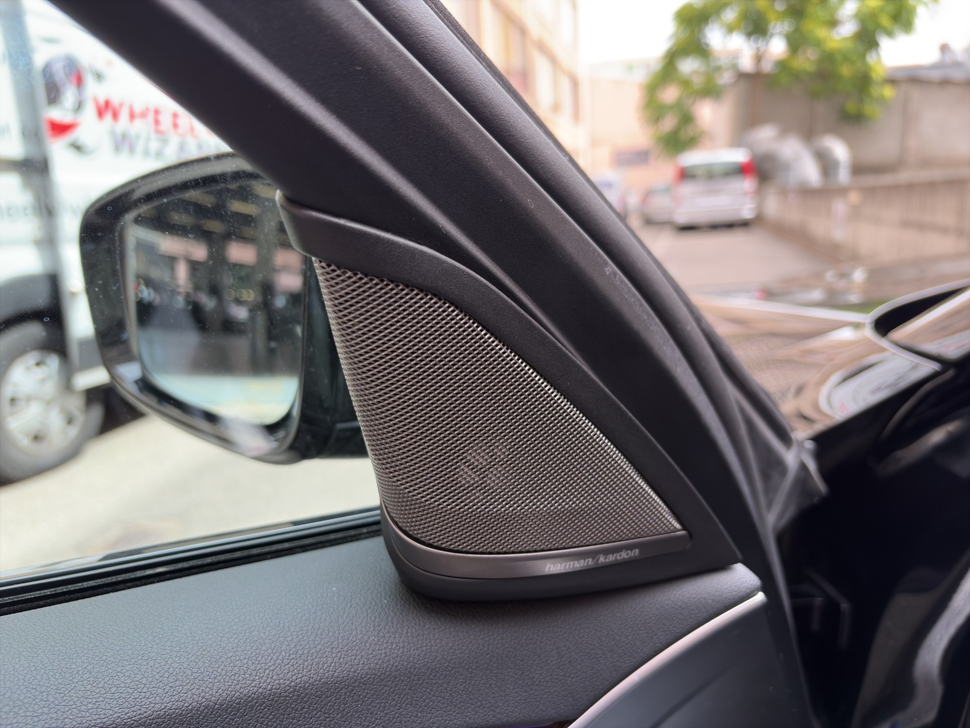 BMW 530i xDrive Touring M Sport Steptronic-image-10