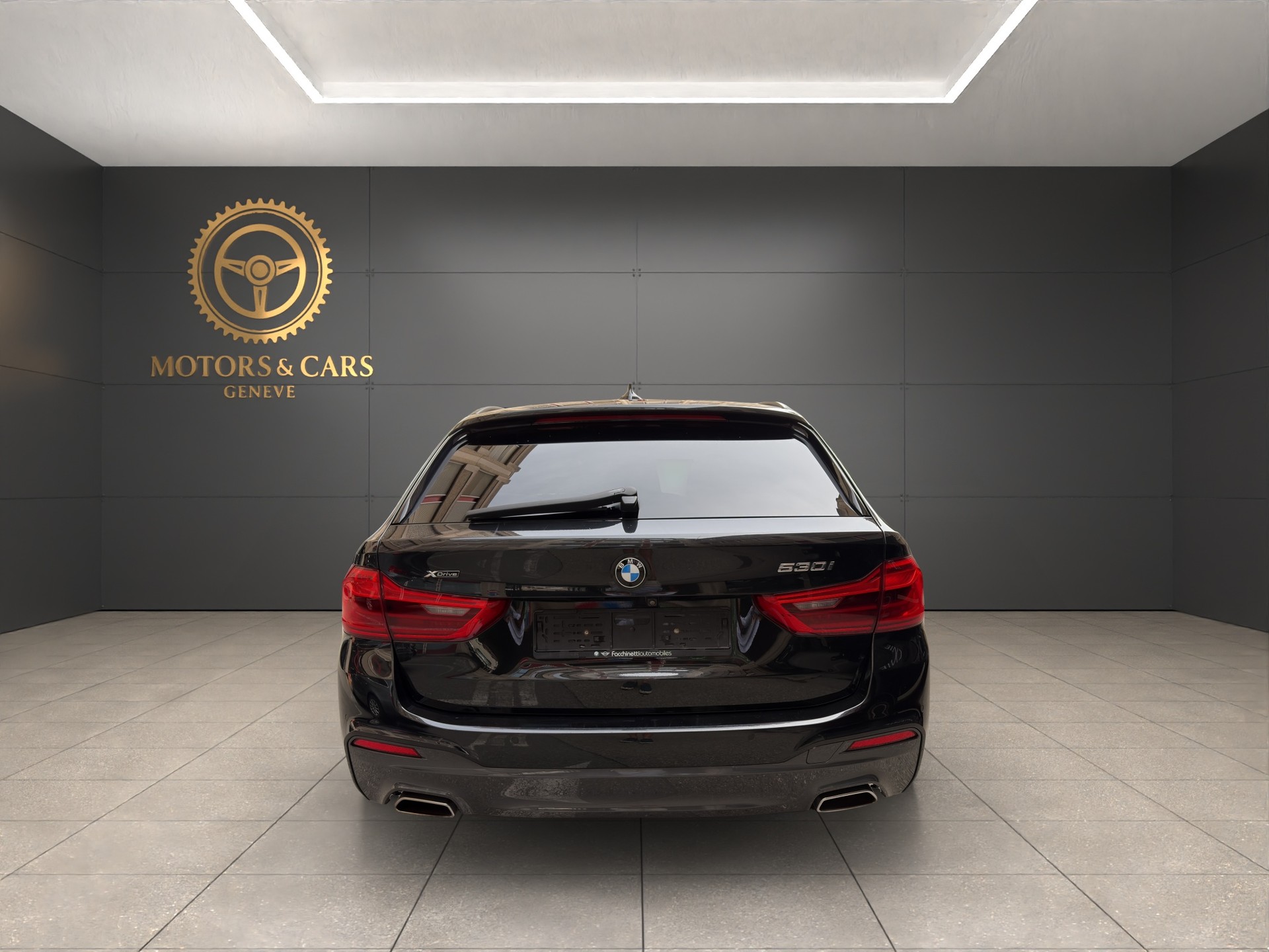 BMW 530i xDrive Touring M Sport Steptronic-showroom-element-3