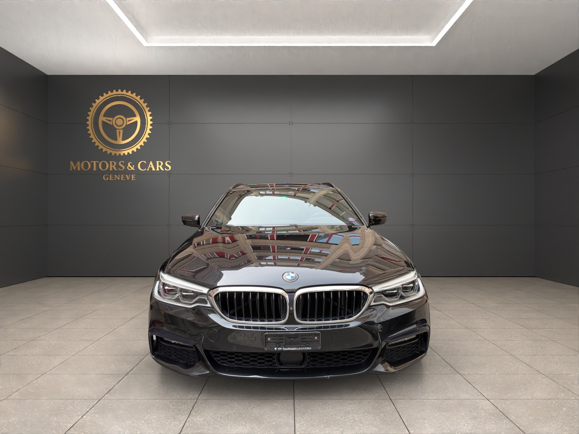 BMW 530i xDrive Touring M Sport Steptronic-showroom-element-2
