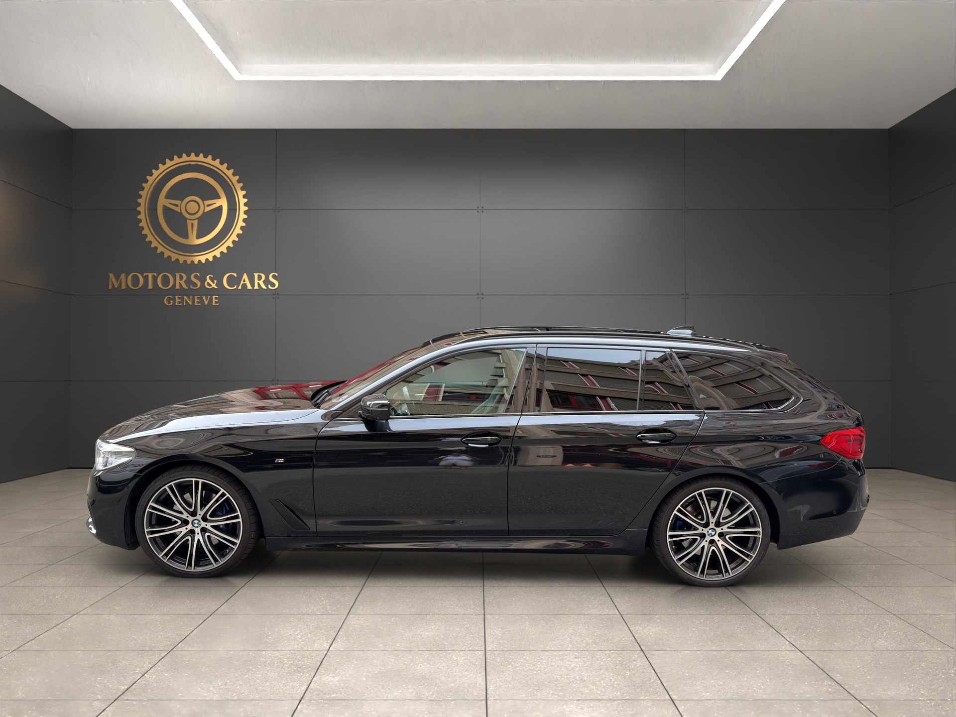 BMW 530i xDrive Touring M Sport Steptronic-image-5