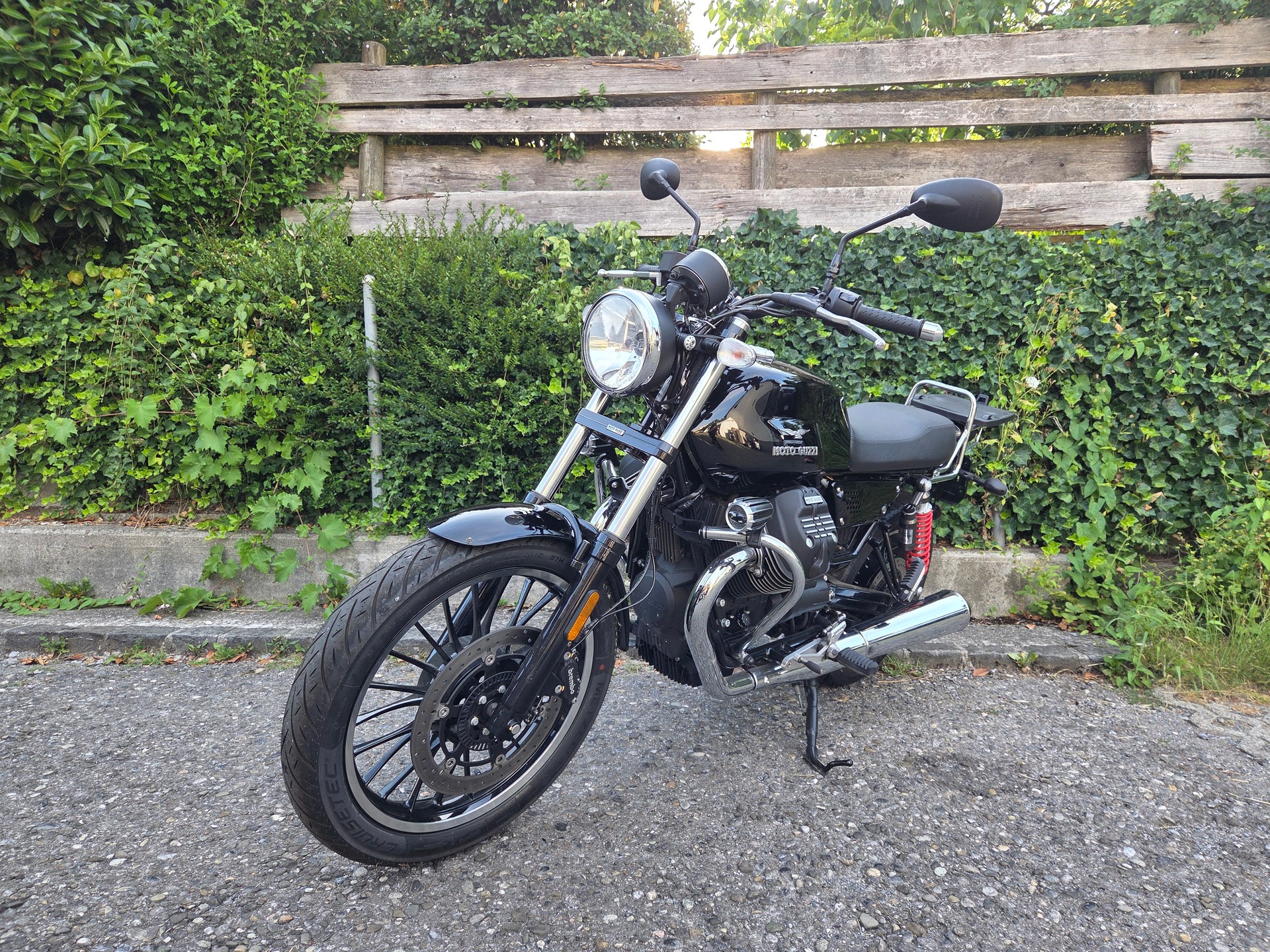 MOTO GUZZI V9 Roamer 850 ABS-image-1