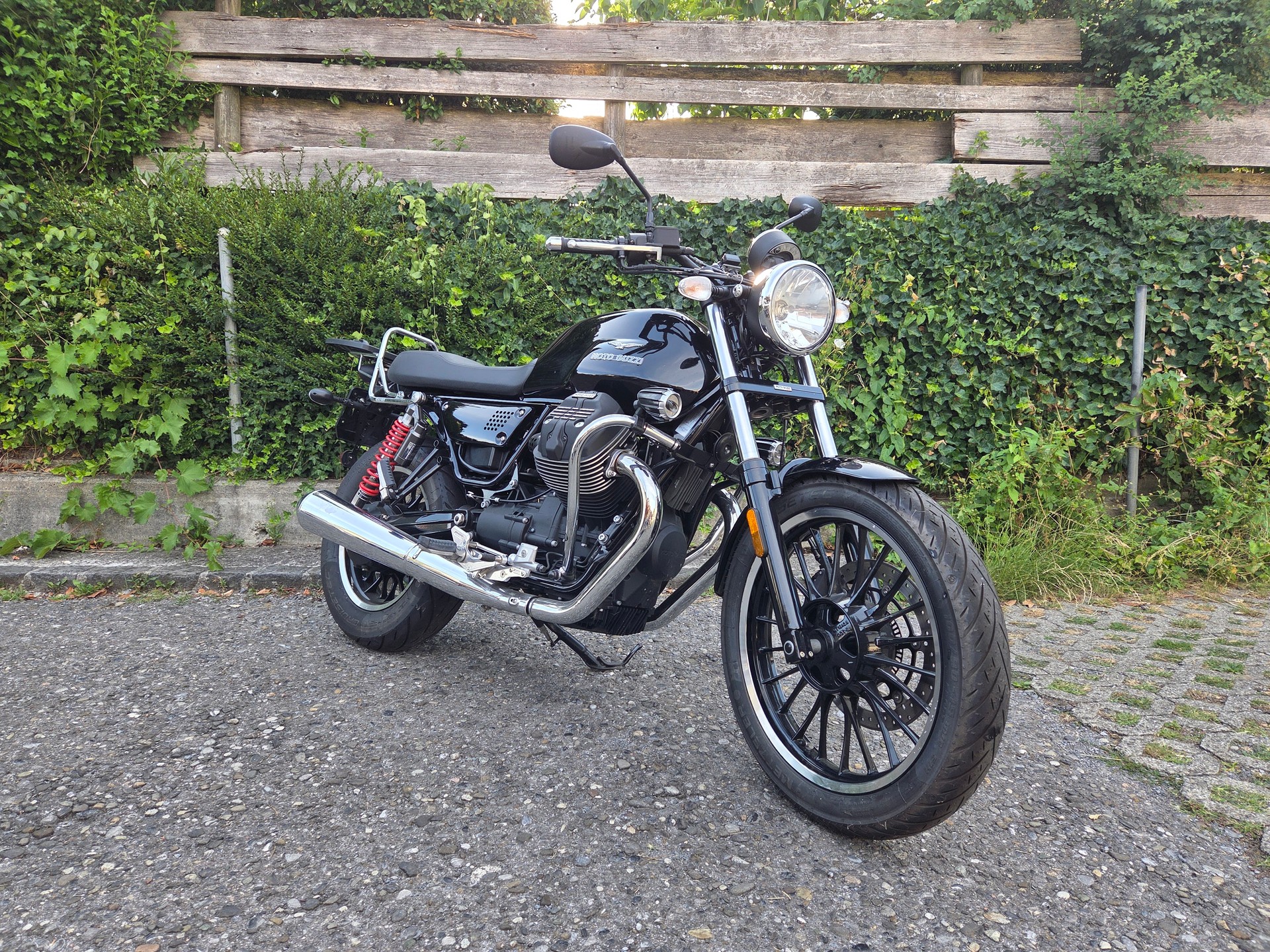 MOTO GUZZI V9 Roamer 850 ABS-image-2