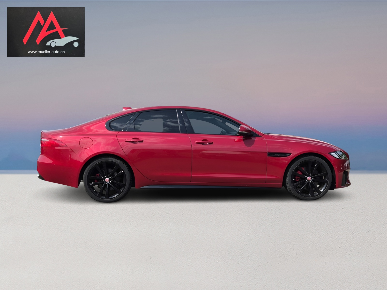 JAGUAR XF S Automatic-showroom-element-3