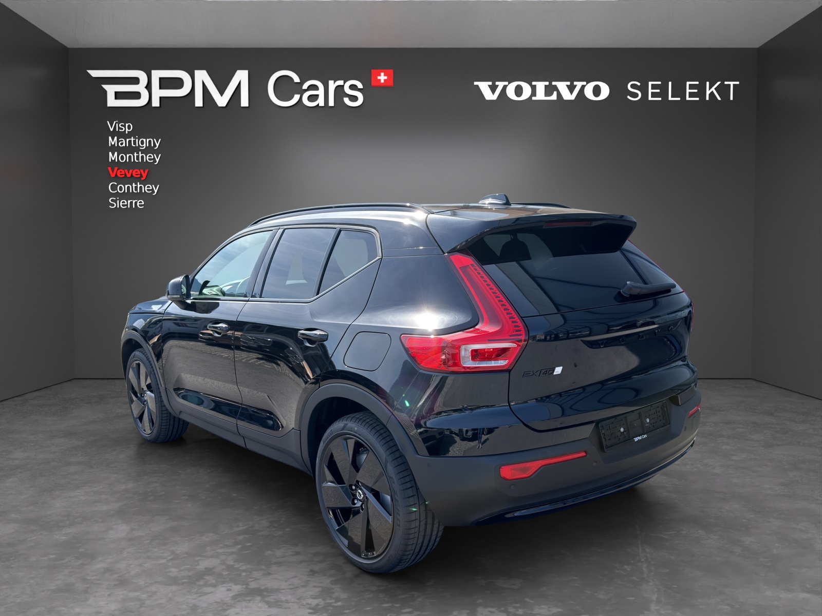 VOLVO EX40 82kWh Twin Motor Performance AWD Xcentric Black Edition-showroom-element-2