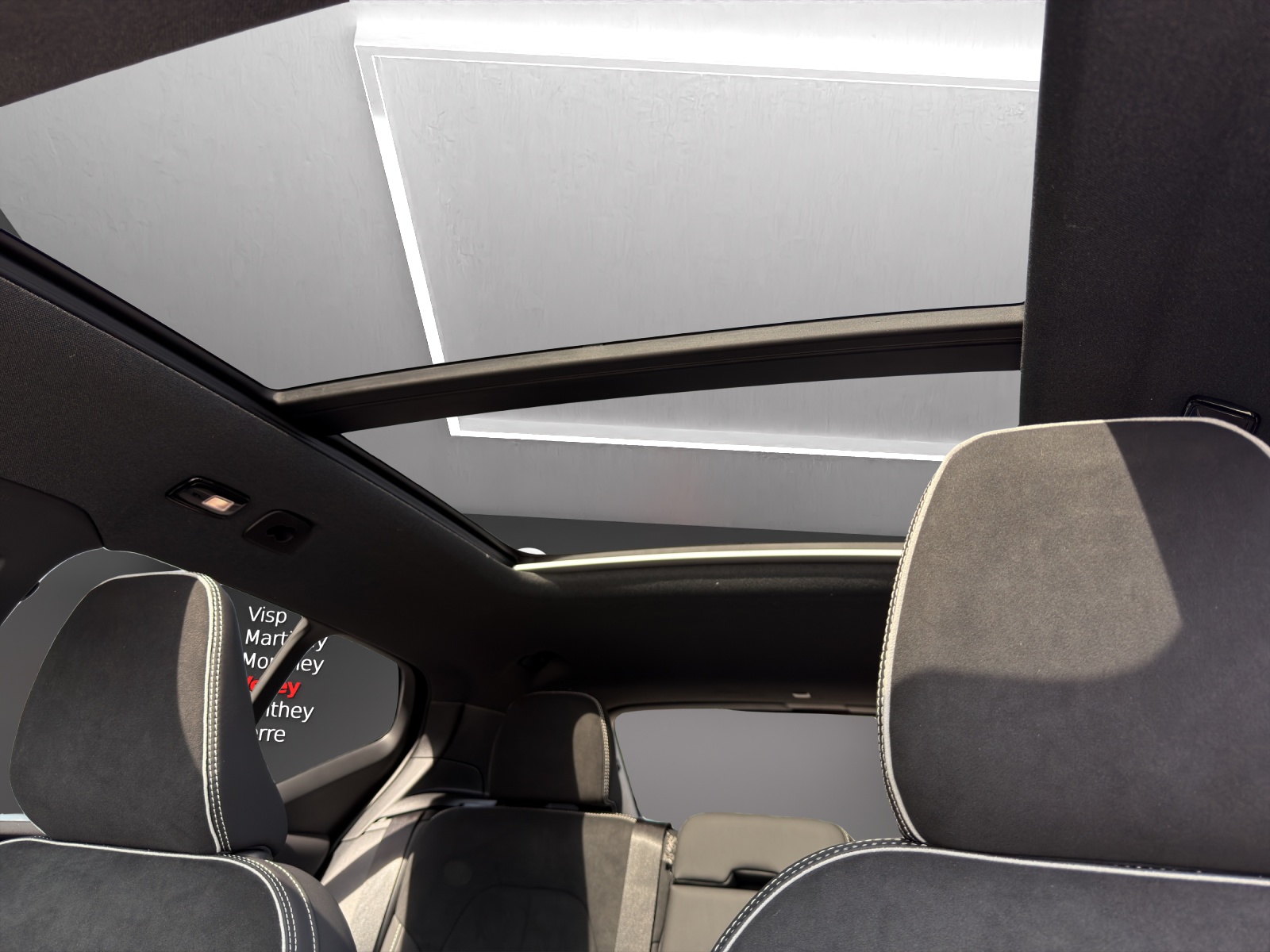 VOLVO EX40 82kWh Twin Motor Performance AWD Xcentric Black Edition-image-14