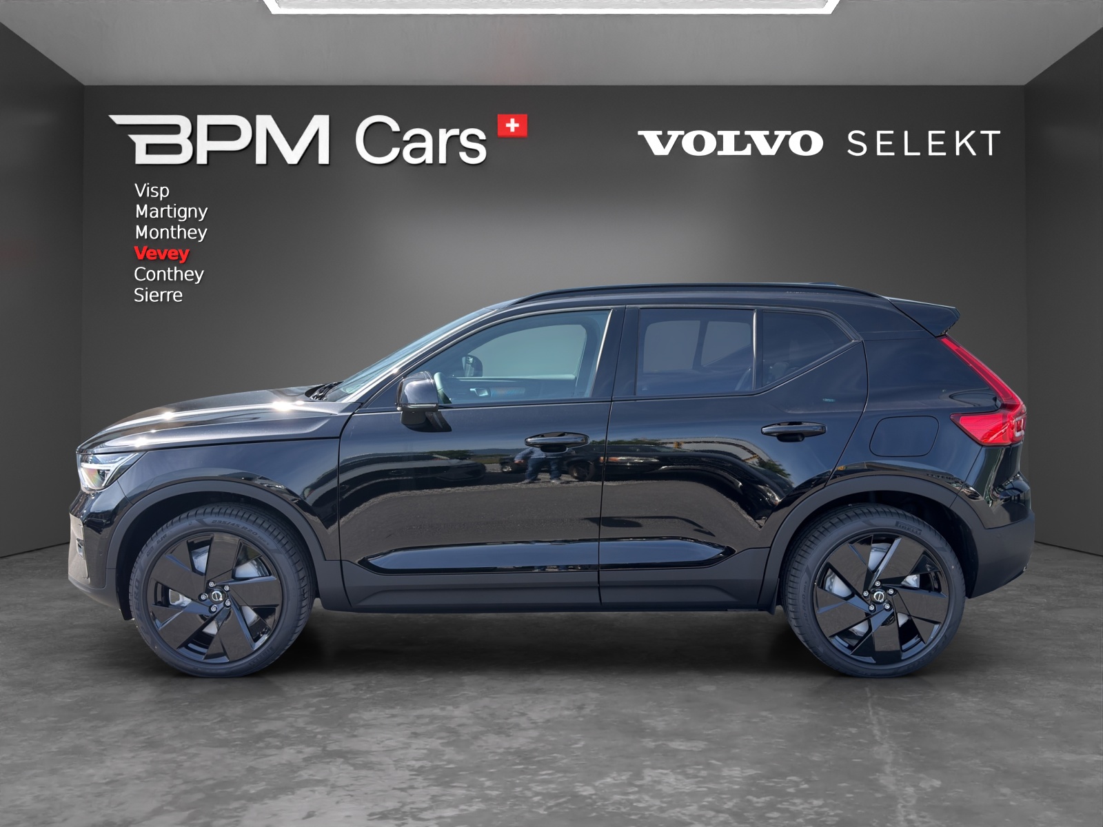 VOLVO EX40 82kWh Twin Motor Performance AWD Xcentric Black Edition-image-17