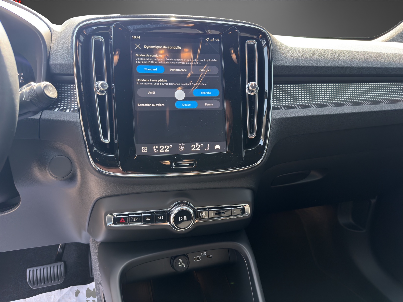 VOLVO EX40 82kWh Twin Motor Performance AWD Xcentric Black Edition-image-10