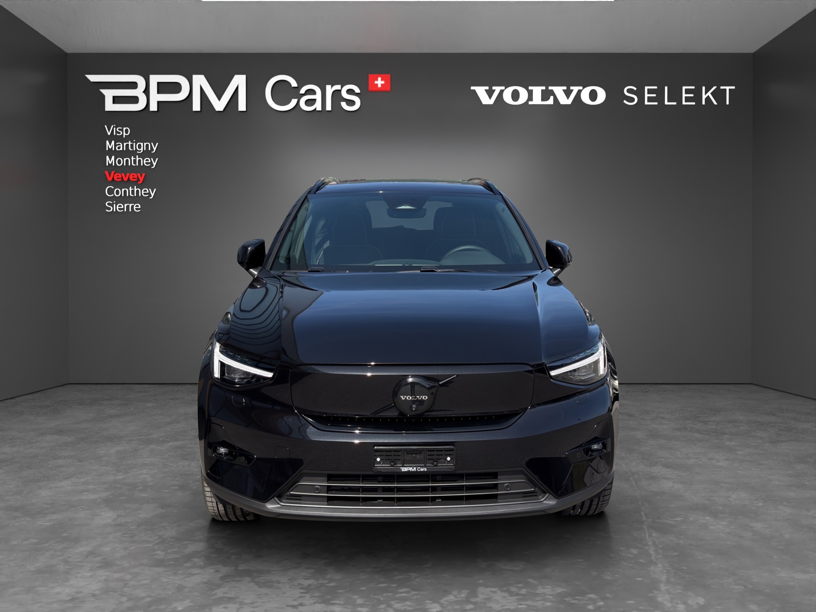 VOLVO EX40 82kWh Twin Motor Performance AWD Xcentric Black Edition-showroom-element-1