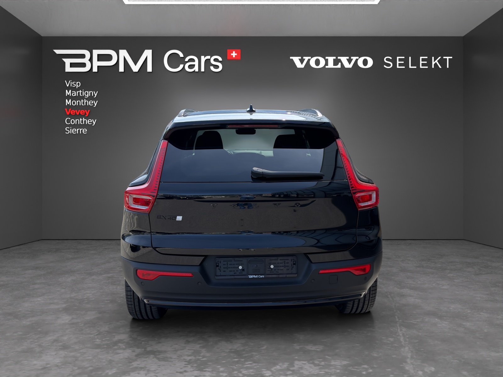 VOLVO EX40 82kWh Twin Motor Performance AWD Xcentric Black Edition-showroom-element-3