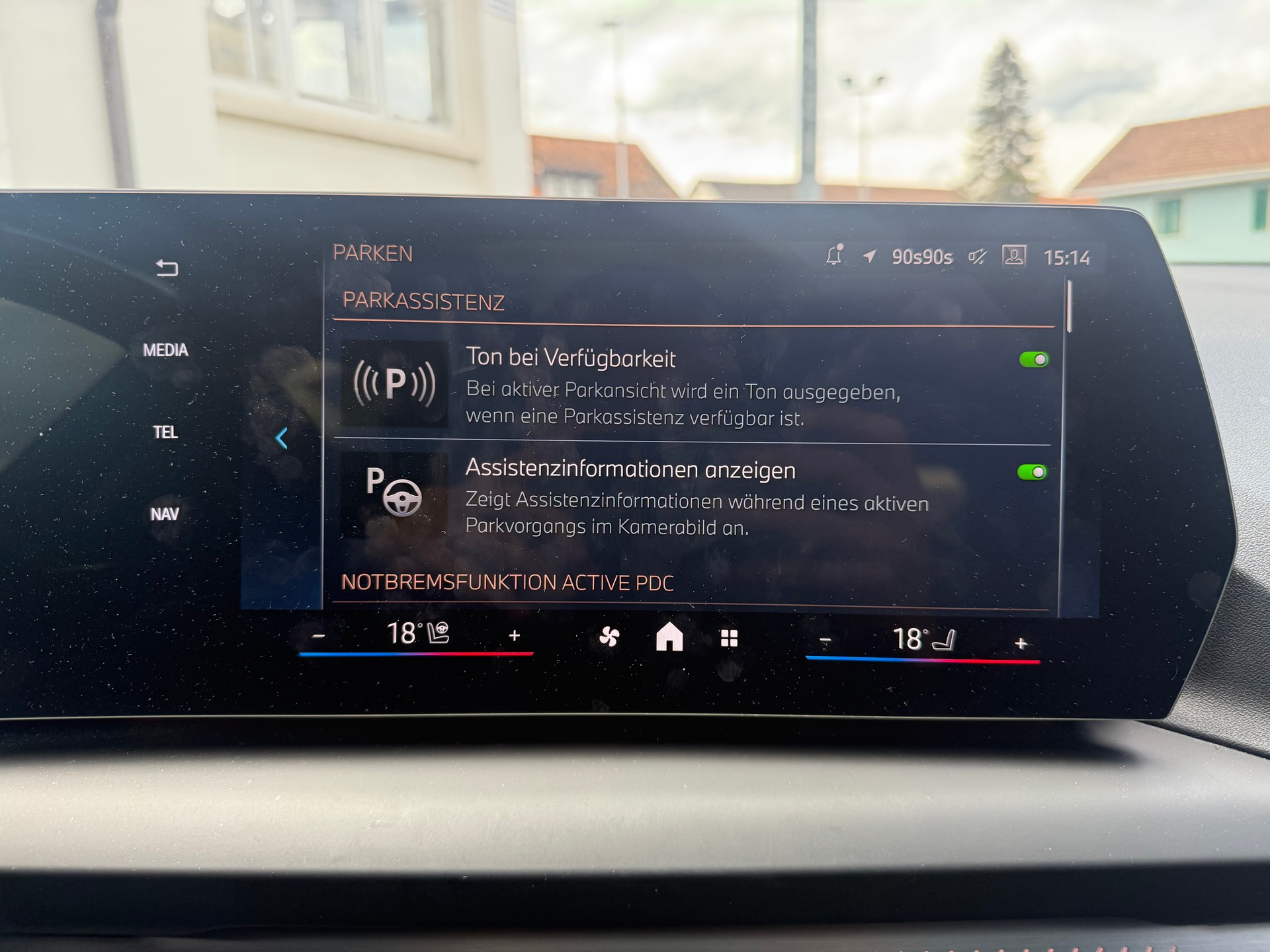 BMW 120i-image-18