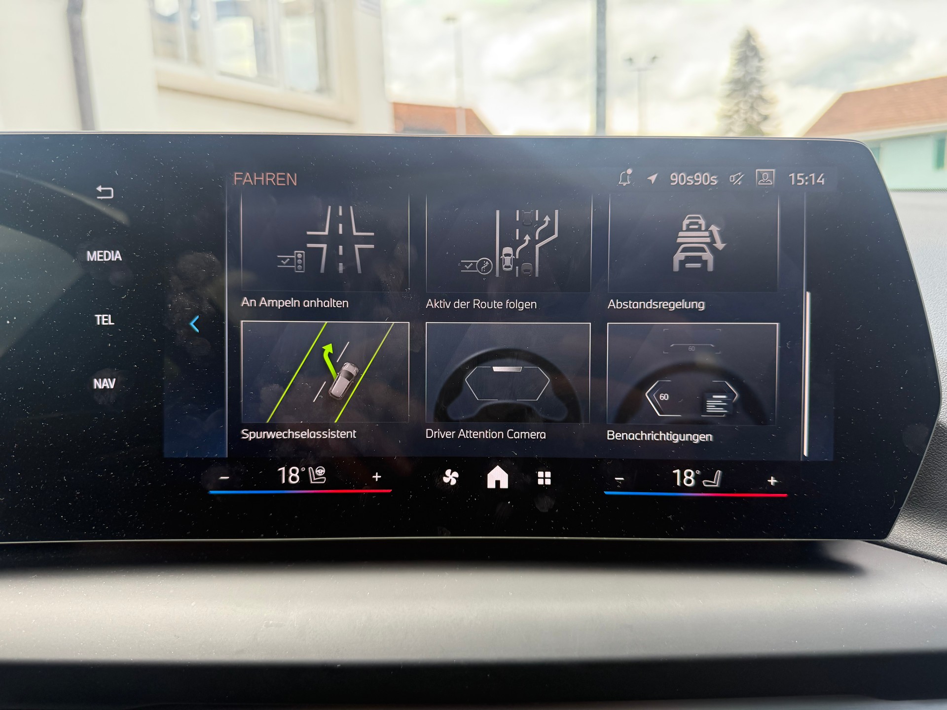 BMW 120i-image-25