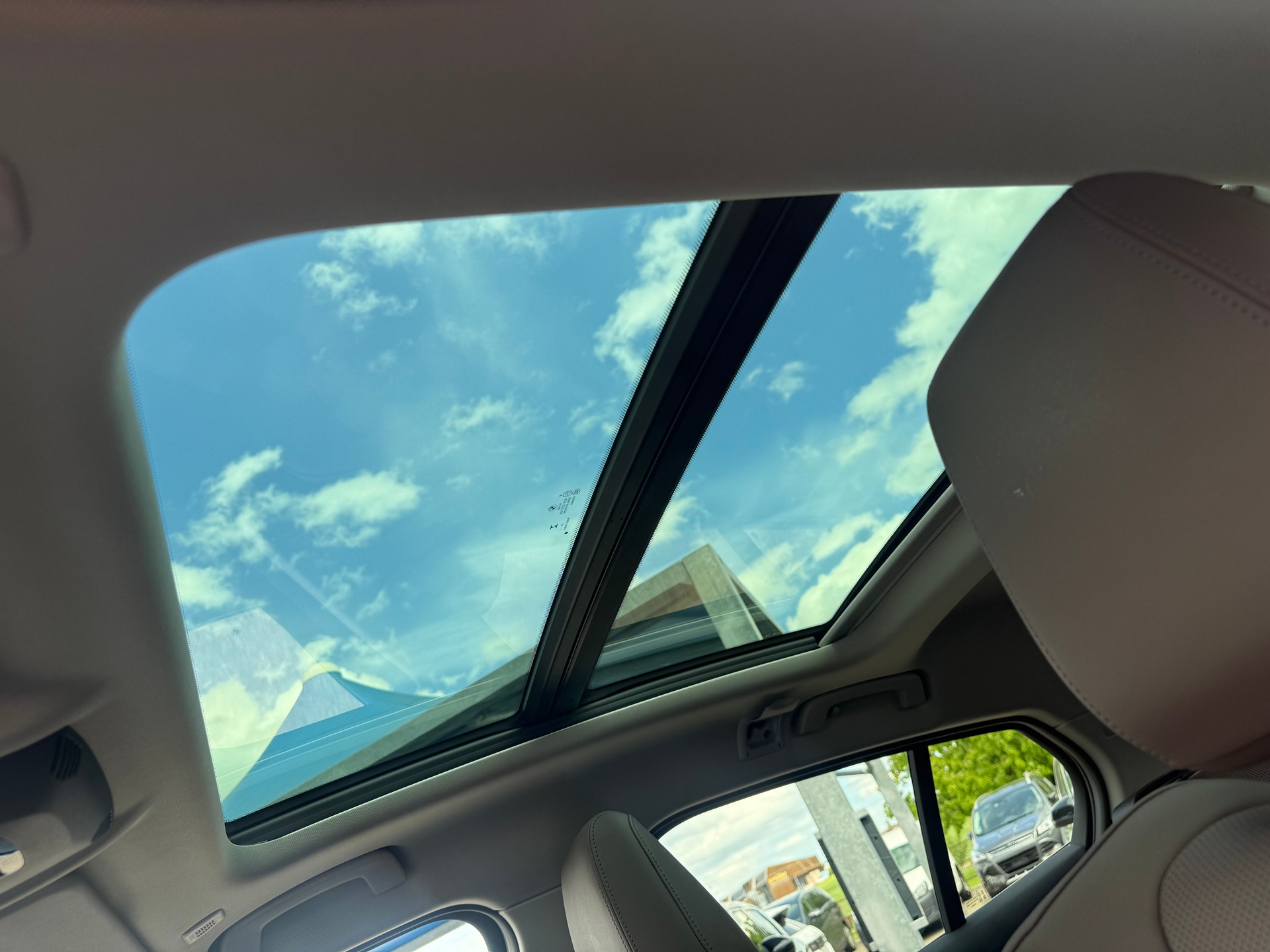 BMW 120i-image-10