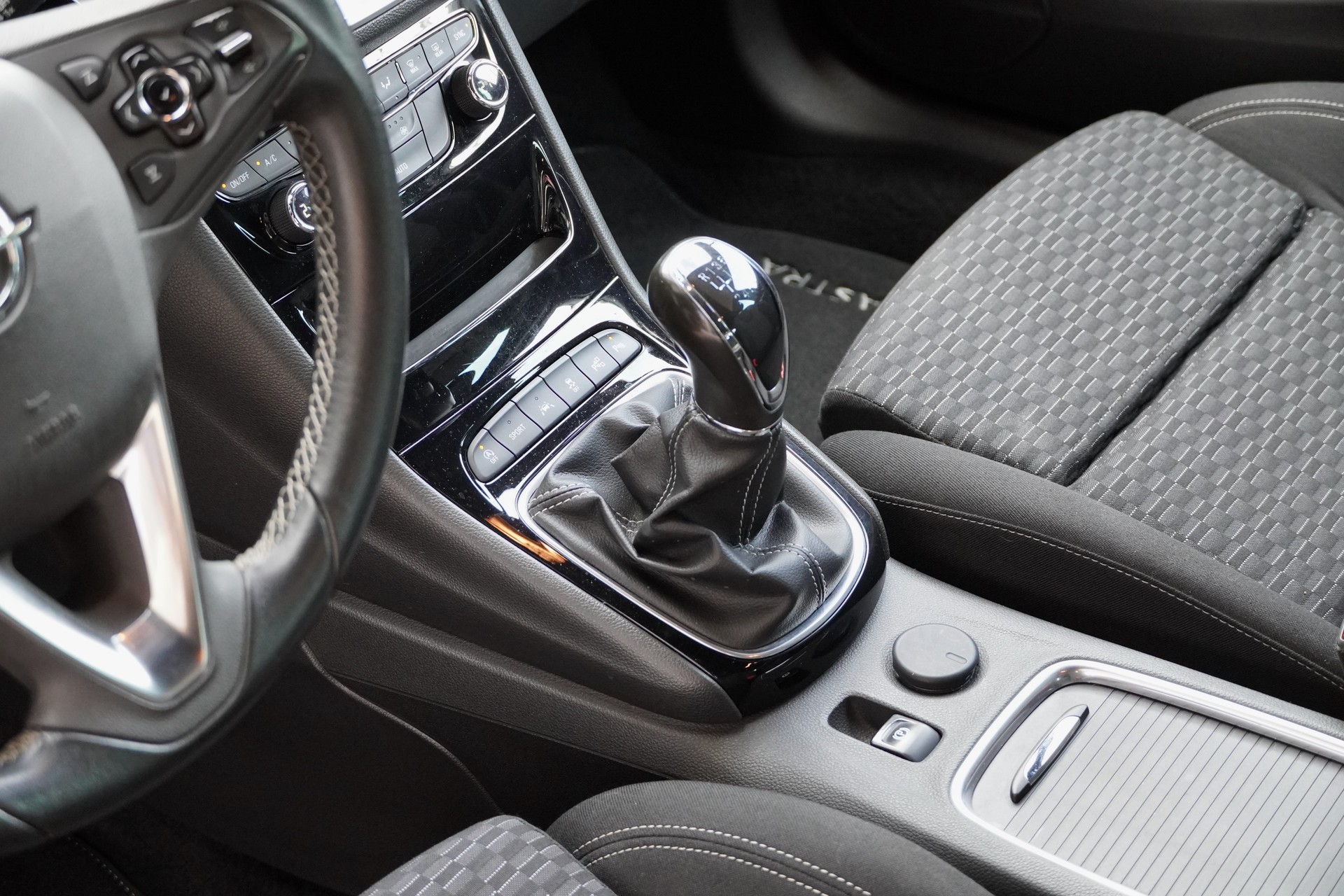 OPEL Astra 1.4i Turbo Excellence-image-9