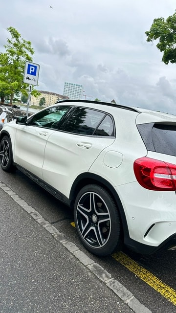 MERCEDES-BENZ GLA 200 d Style 4m-image-9