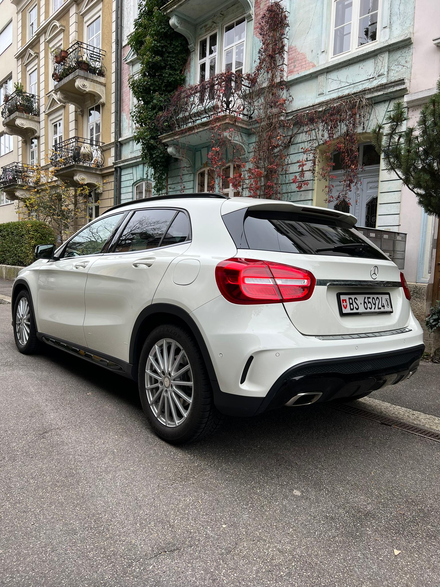 MERCEDES-BENZ GLA 200 d Style 4m-image-5