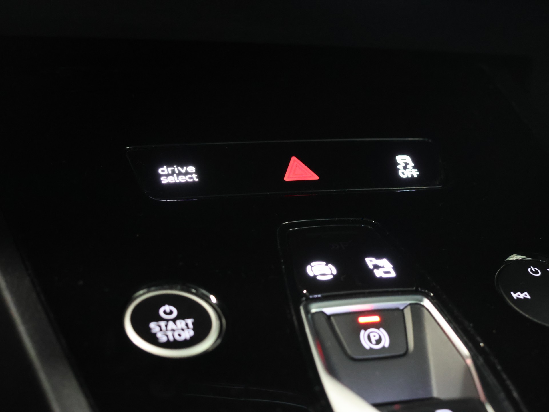 AUDI Q4 Sportback e-tron 45 quattro *Panoramadach* *360 Kamera* *Sonos*-image-25