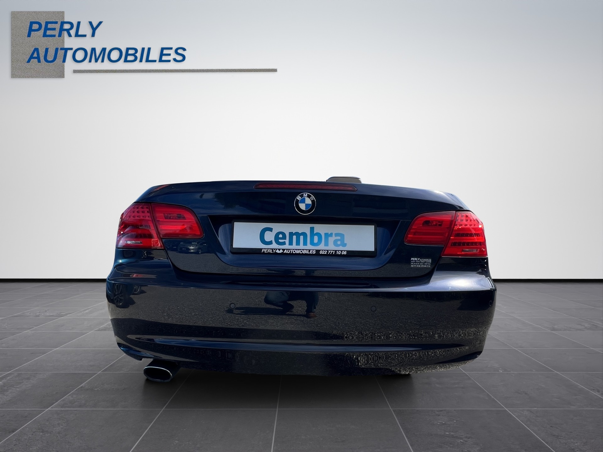 BMW 320i Cabriolet-image-4