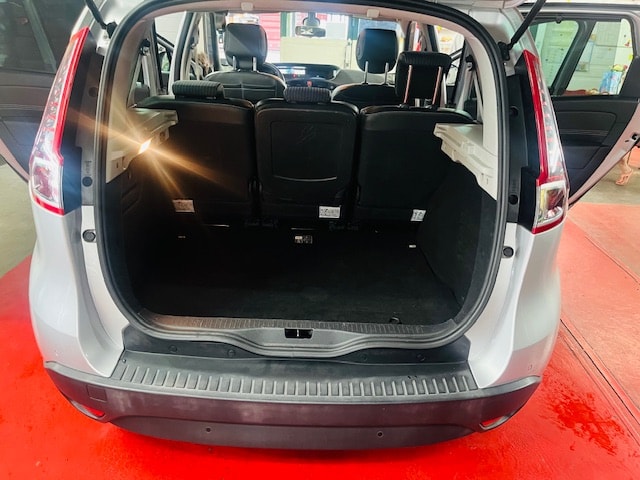 RENAULT Scénic 1.4 16V Turbo Privilège-image-9