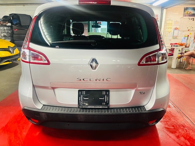 RENAULT Scénic 1.4 16V Turbo Privilège-image-3