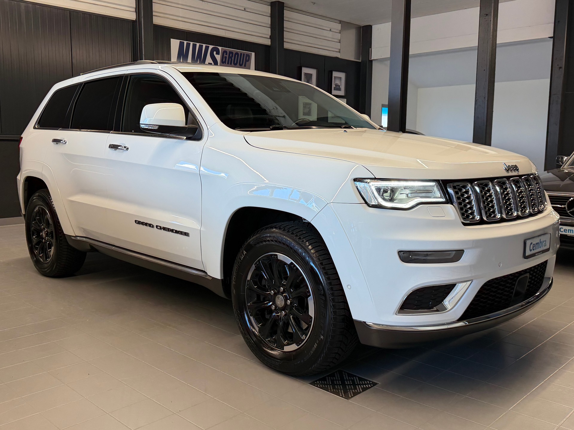JEEP Grand Cherokee 3.0 CRD Summit Automatic-showroom-element-1