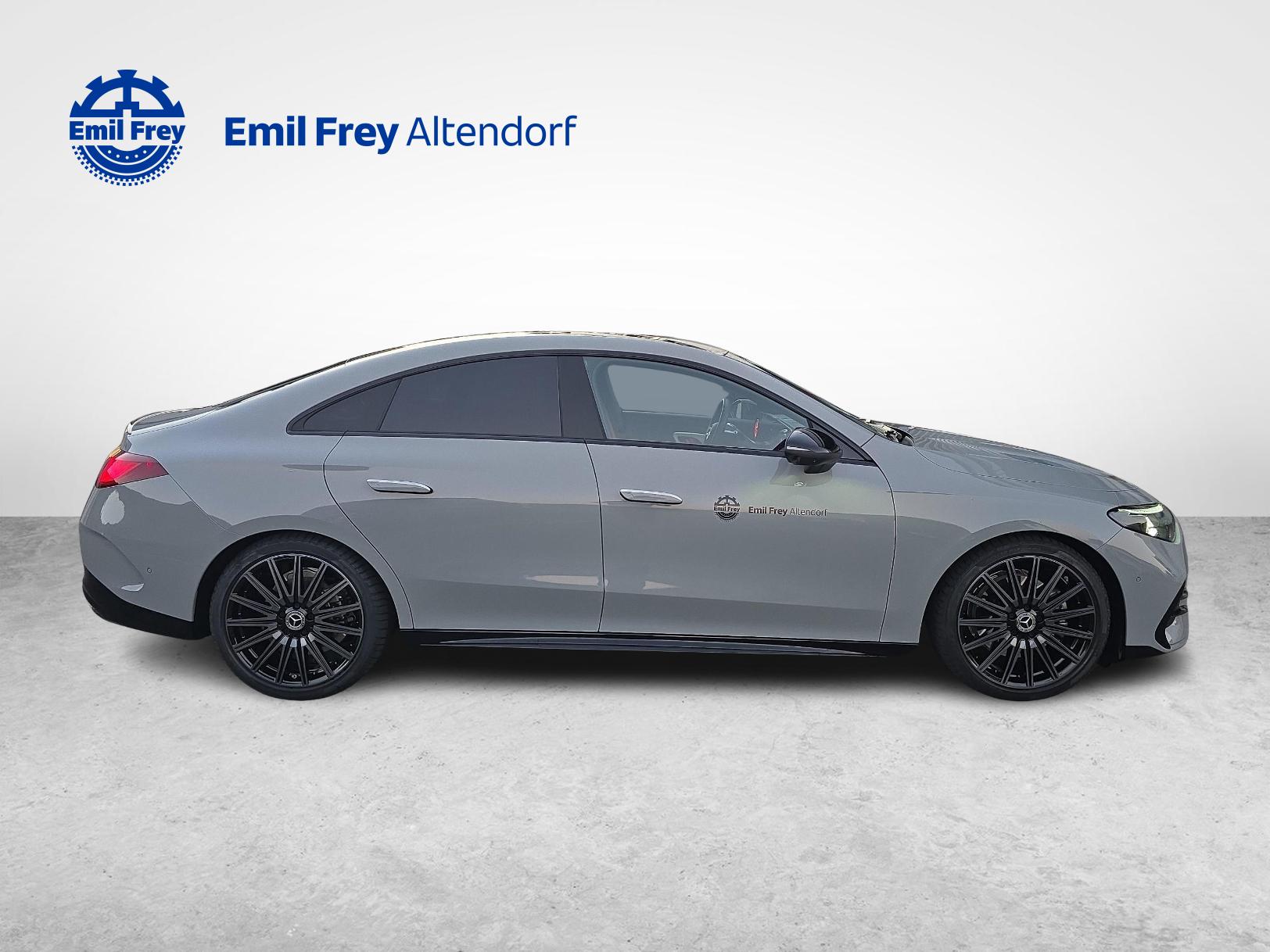 MERCEDES-BENZ CLA 220 4MATIC AMG Line-image-5