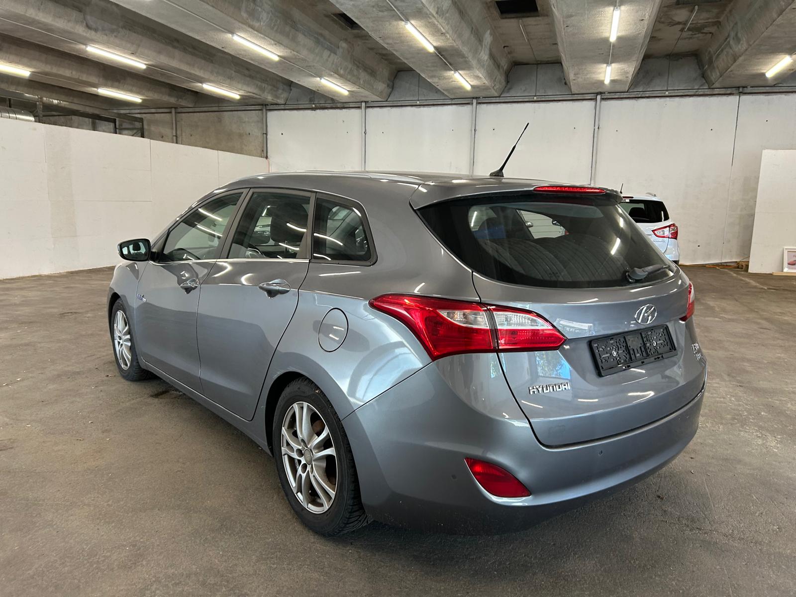 HYUNDAI i30 Wagon 1.6 CRDi Premium-showroom-element-1