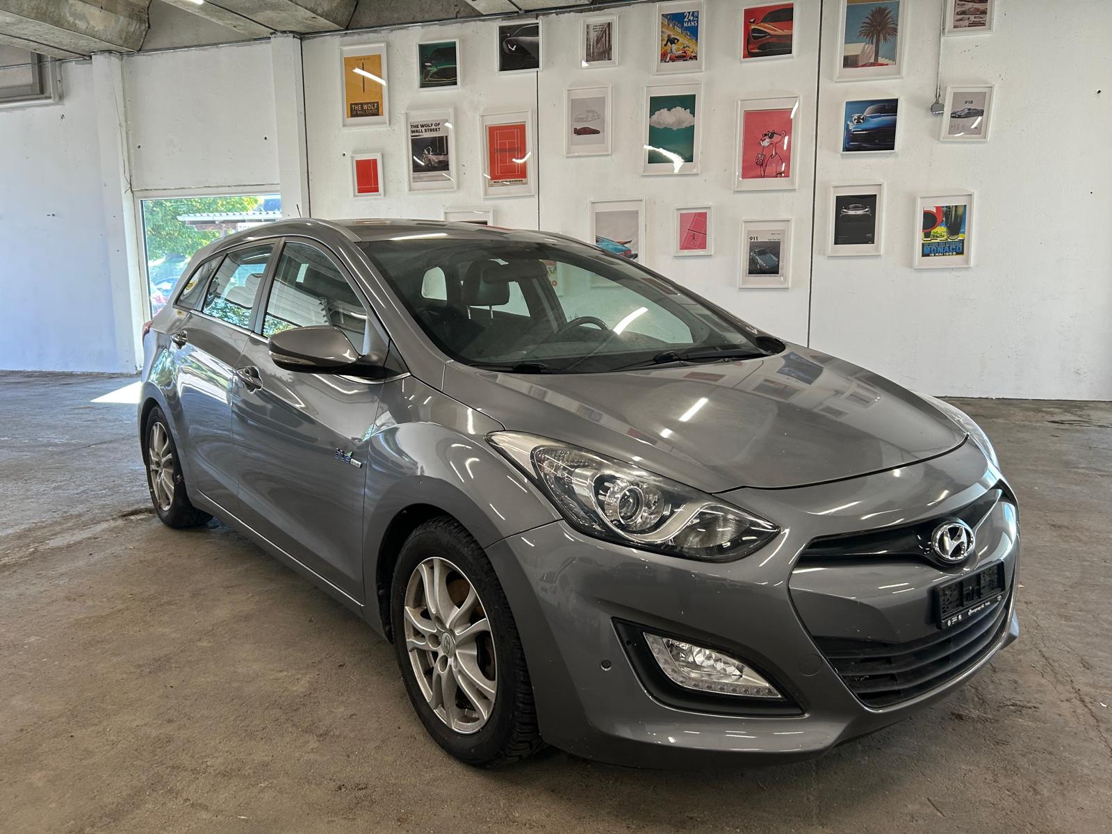 HYUNDAI i30 Wagon 1.6 CRDi Premium-showroom-element-2