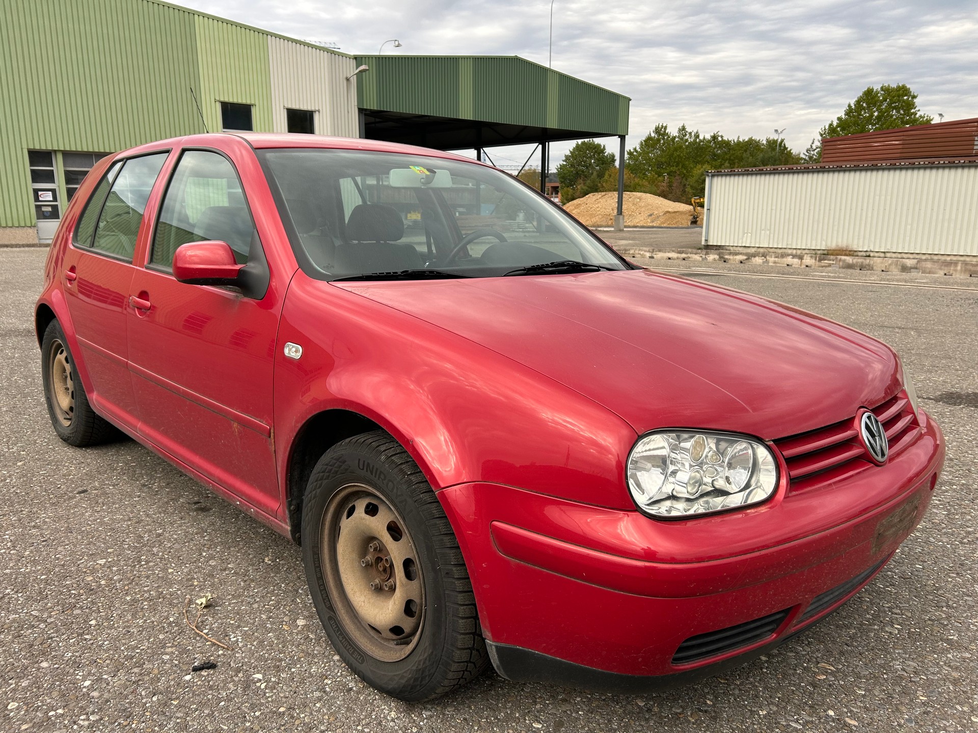 VW GOLF-showroom-element-1