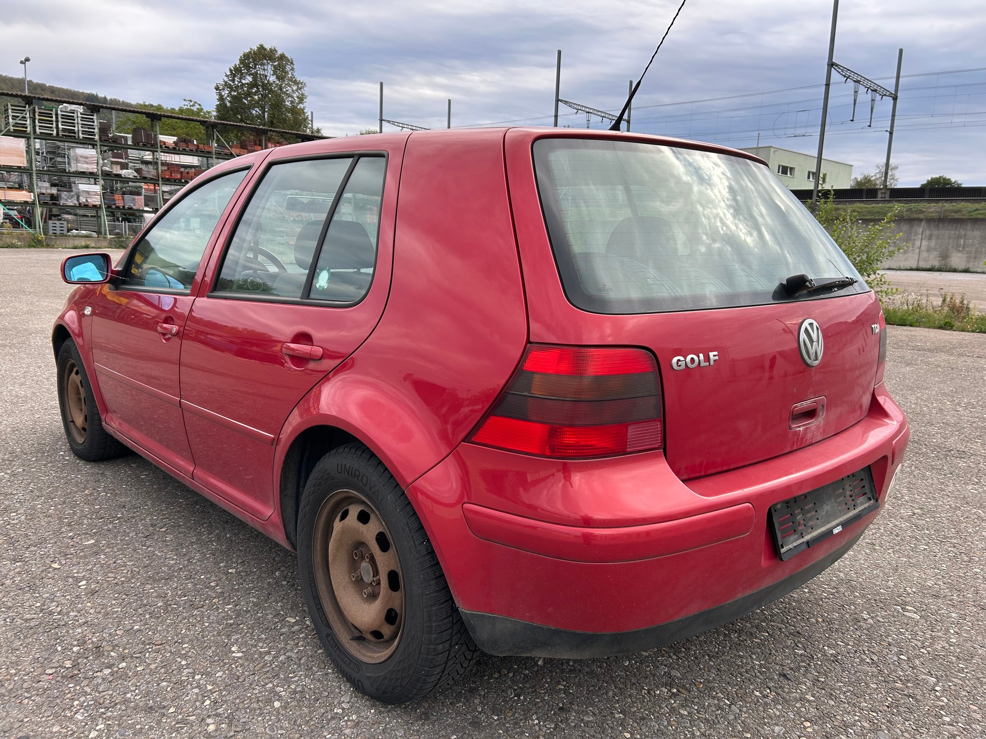 VW GOLF-showroom-element-3