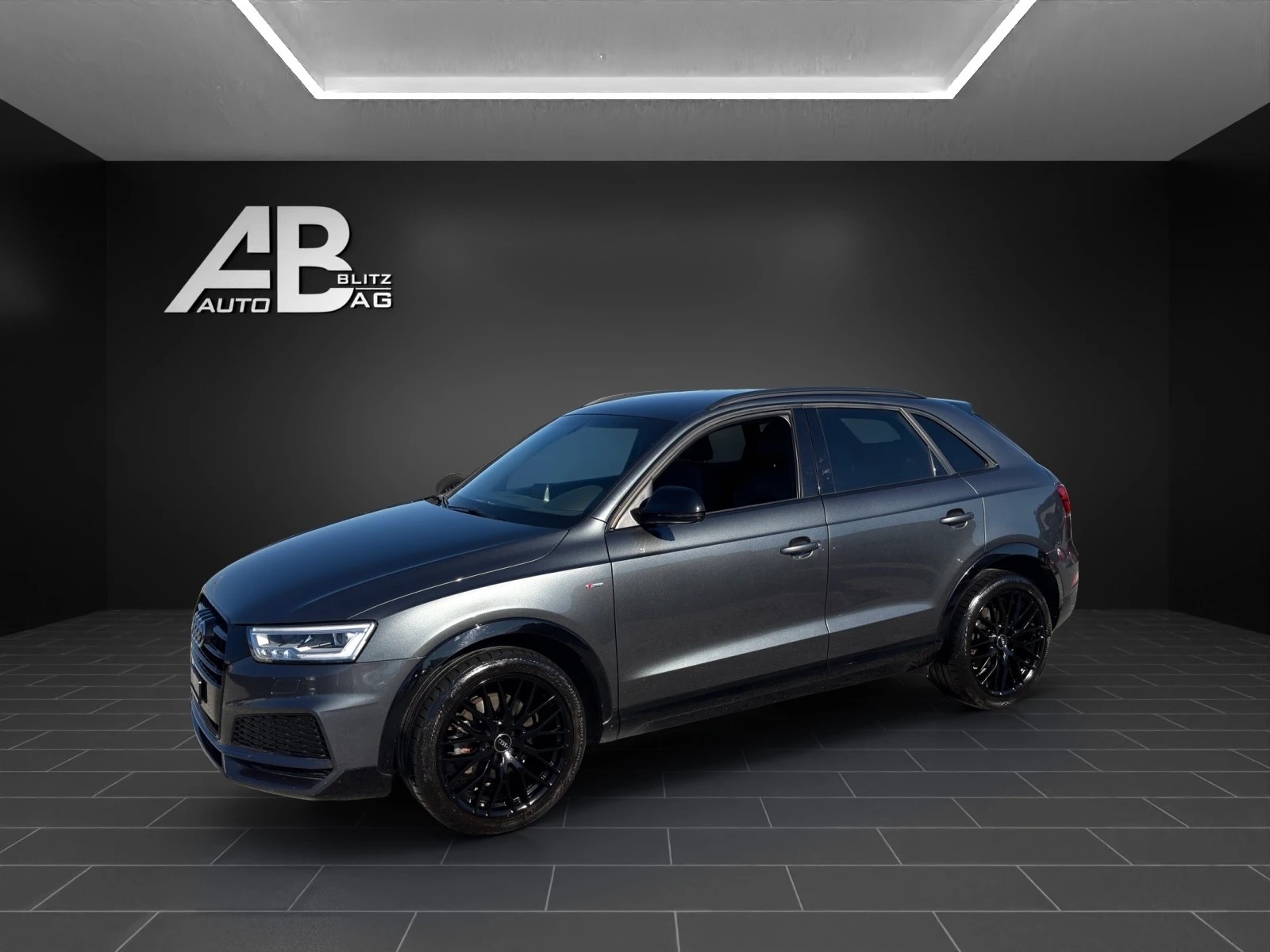 AUDI Q3 2.0 TFSI S-Line sport quattro S-tronic mit 220 PS-showroom-element-1