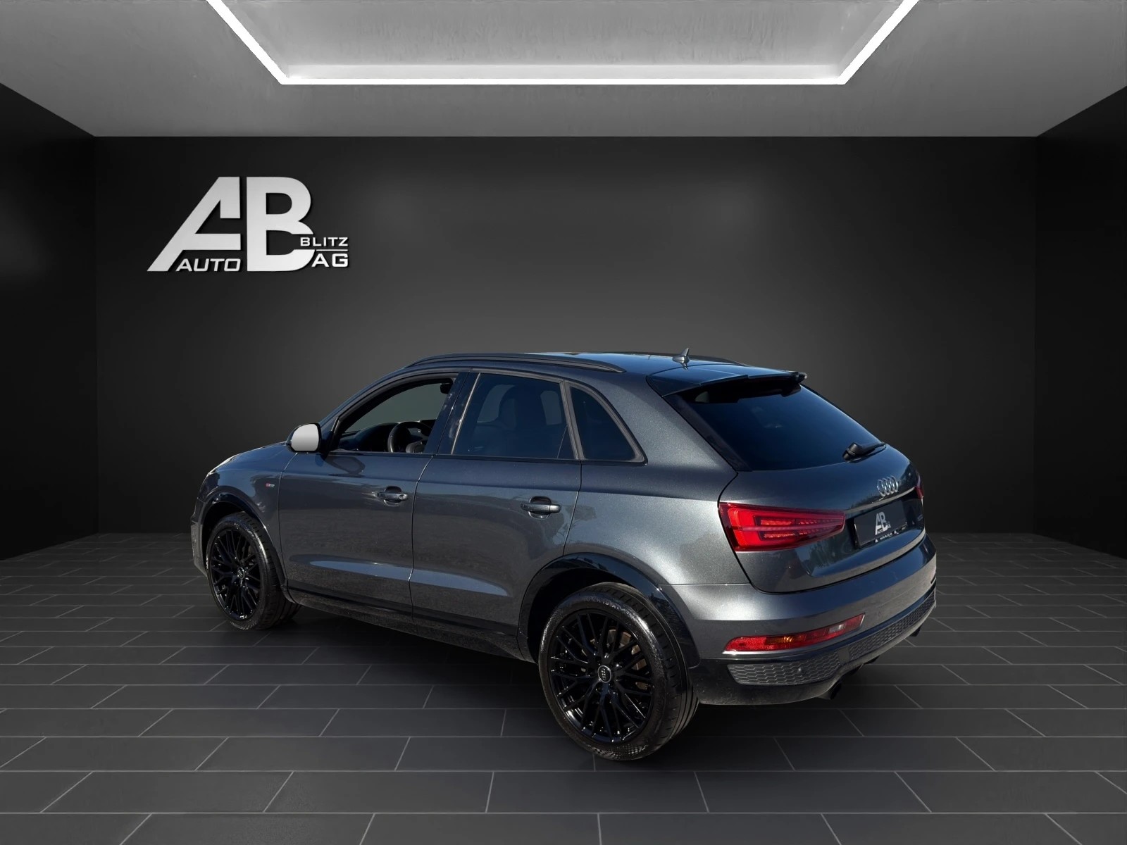 AUDI Q3 2.0 TFSI S-Line sport quattro S-tronic mit 220 PS-showroom-element-2